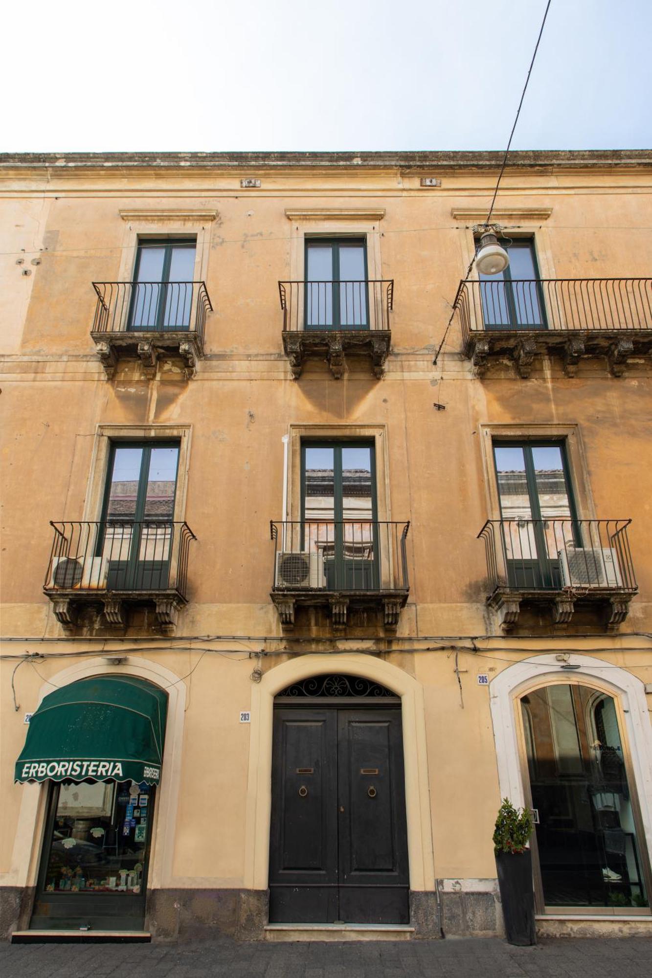 La Casa Del Gelsomino Palace 阿奇雷亚莱 外观 照片